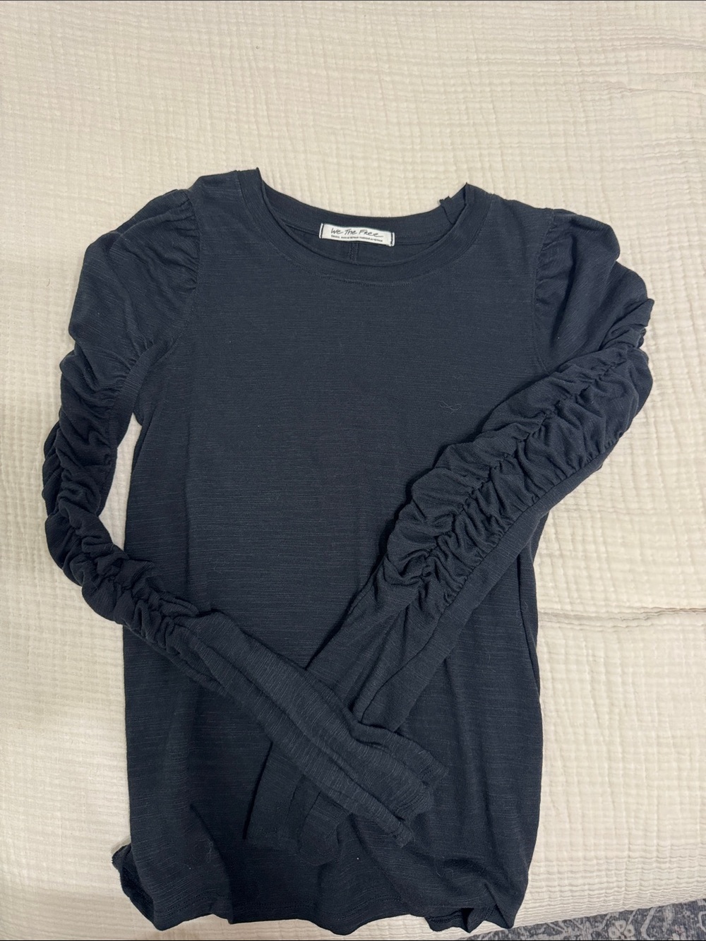 We The Free Black Long-Sleeve Ruched-Sleeve Top